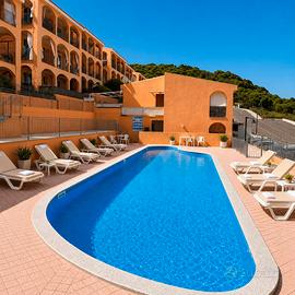 Bilocale con terrazzo e piscina