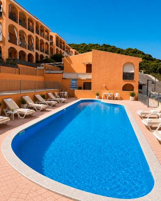 Bilocale con terrazzo e piscina