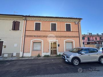 CASA SEMINDIPENDENTE A FANO