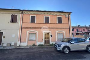 CASA SEMINDIPENDENTE A FANO