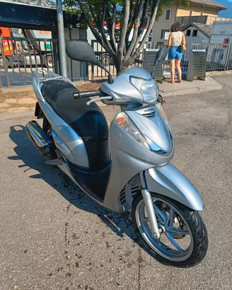 scooter sh 300 honda