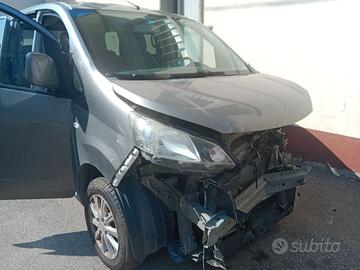 Nissan Evalia incidentata