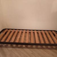 rete singola bassa con doghe in legno 