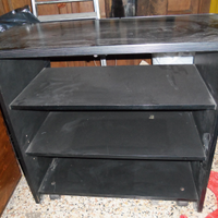 Mobile nero legno e formica con ripiani