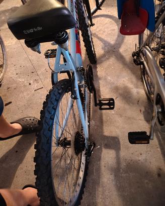 bicicletta ragazzo o ragazza 