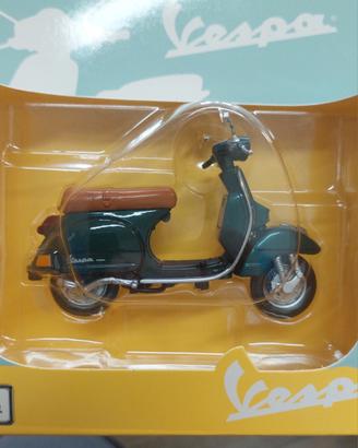 Vespa Piaggio PX150 Catalyzed 1:18