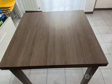 Tavolo in legno allungabile