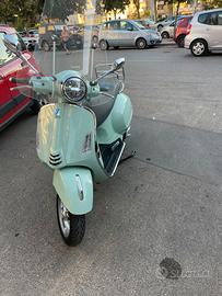 Vespa 310 gts Colore amabile