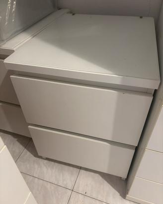 Comodini IKEA MALM – bianchi con piano in vetro