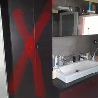 Mobile bagno con lavandino doppio.