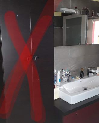 Mobile bagno con lavandino doppio.
