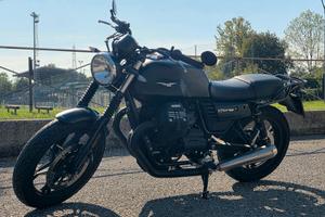 Moto Guzzi V7 III Stone