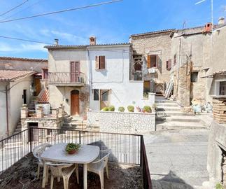 2 LOCALI A COLLEVECCHIO