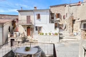 2 LOCALI A COLLEVECCHIO