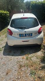 peugeot 208 solo per commercianti