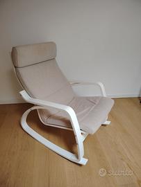 Sedia dondolo Poang ikea con poggiapiedi