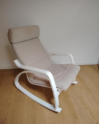 Sedia dondolo Poang ikea con poggiapiedi