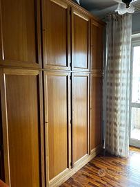 Armadio in legno di abete