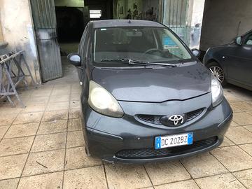 Toyota Aygo automatica anno 2006 incidentata