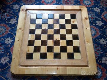 Scacchiera artigianale in legno 50x50 cm