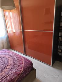 armadio con porte scorrevoli