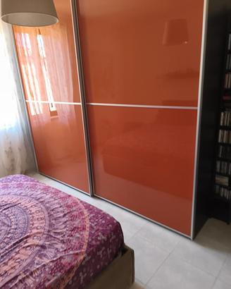 armadio con porte scorrevoli