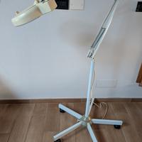 Lampada con lente ingrandimento