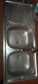 Lavello cucina 2 buche e miscelatore.
