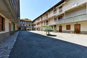 BILOCALE CON BALCONE A STEZZANO!