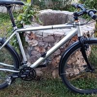 Bici Professionale Gravel in lega leggera