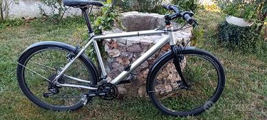 Bici Professionale Gravel in lega leggera