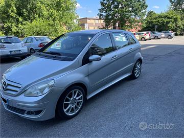 Auto per pezzi di ricambio