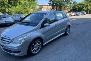 Auto per pezzi di ricambio