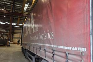 Semirimorchio con buca coils, alza abbassa.