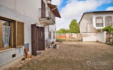 SEMINDIPENDENTE CON DOPPI SERVIZI E AMPIO SPAZIO