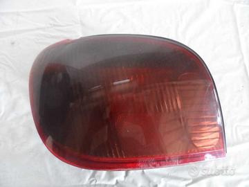 FANALE POSTERIORE SX A LED INTEGRATO NEL PORTELLON