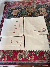 Biancheria da carrozzina con ricami