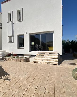 Paradiso splendida villa con ampio giardino