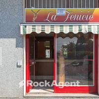 LOCALE COMMERCIALE 2 VETRINE FRONTE STRADA