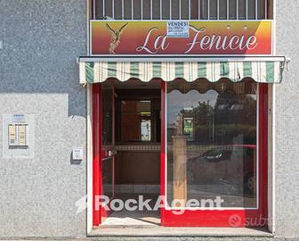 LOCALE COMMERCIALE 2 VETRINE FRONTE STRADA