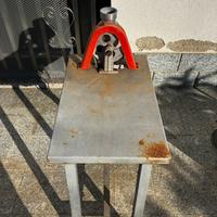 Macina pomodori elettrica e fornello gas