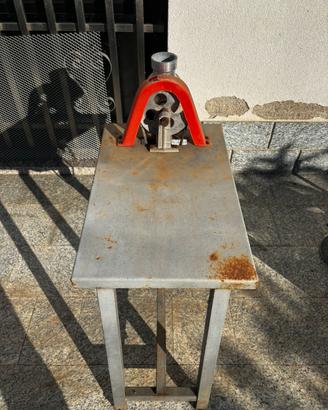 Macina pomodori elettrica e fornello gas