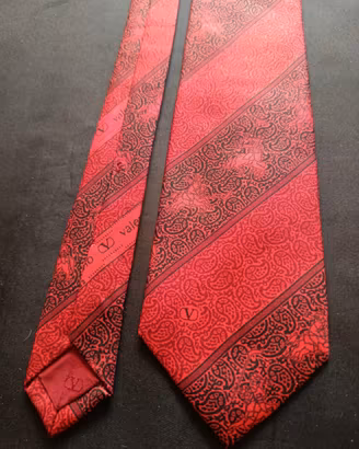 Cravatta vintage Valentino Garavani pura seta