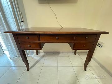Scrivania in legno