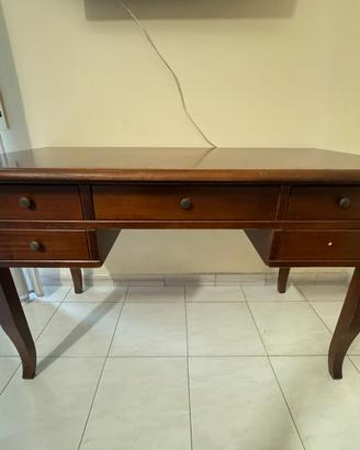 Scrivania in legno