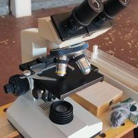 MICROSCOPIO BIOLOGICO BINOCULARE E ACCESSORI