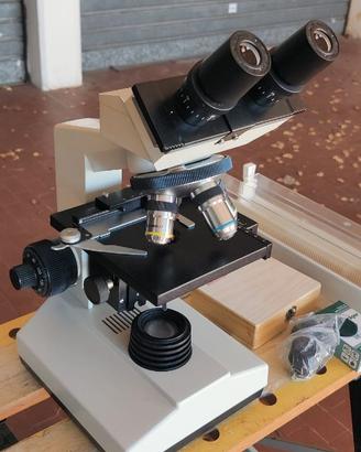 MICROSCOPIO BIOLOGICO BINOCULARE E ACCESSORI