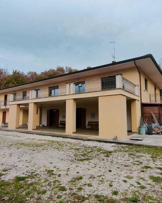 Prestigiosa villa singola immersa nel verde