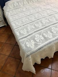 Copriletto a uncinetto