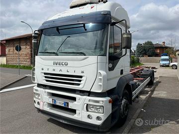 Iveco Stralis 2 assi - 180 ql porta casse 9,60 mt